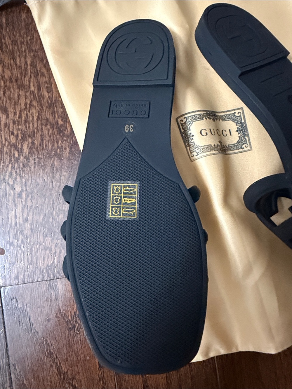 Matte Black Interlocking G Rubber Slide Sandals - Picture 2 of 3